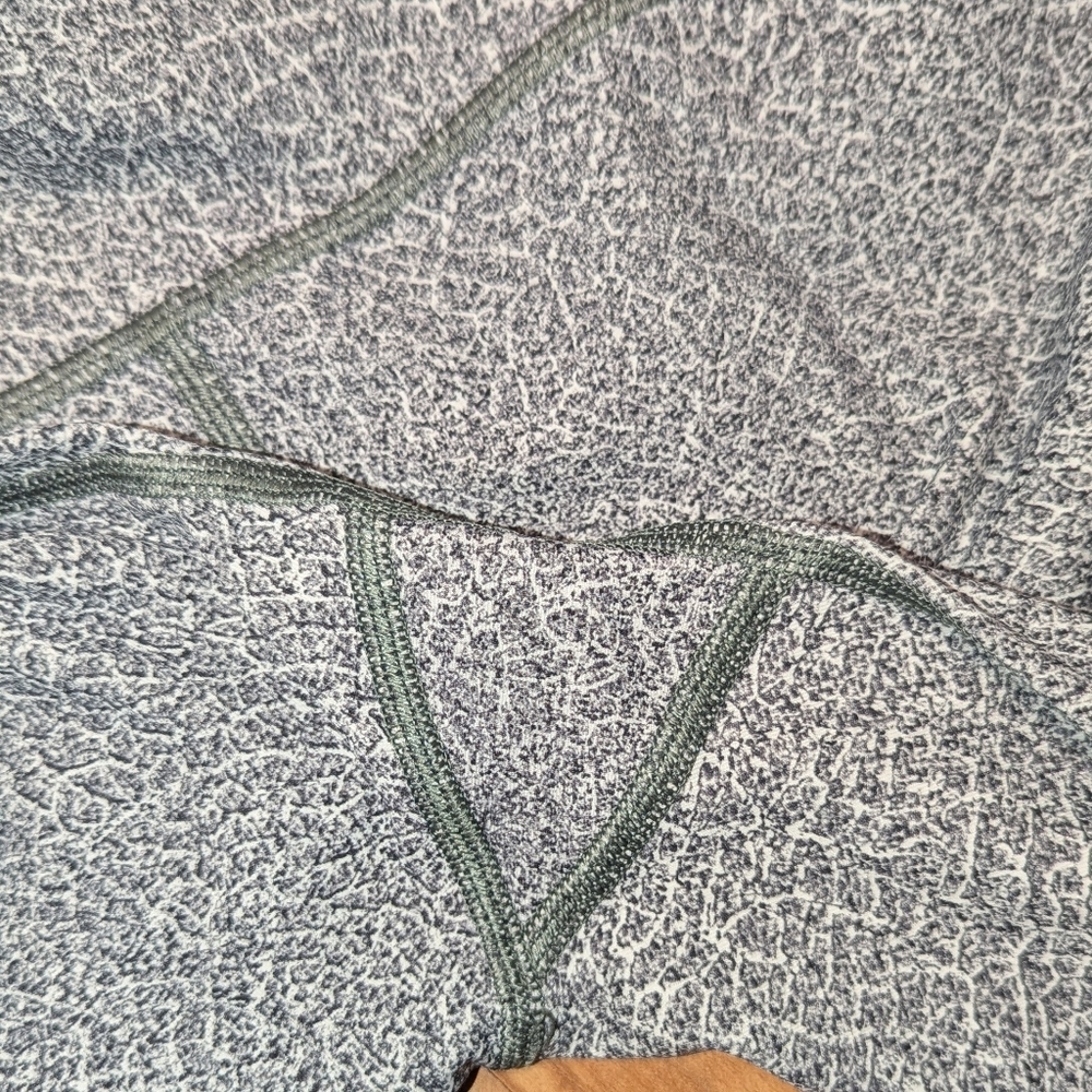 Lululemon Train Times 7/8 Pant Mesh Grey Pattern Legging‎ Women's 4 EUC 25" - Picture 7 of 7